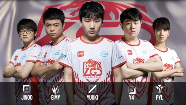 在足球比赛 在足球比赛